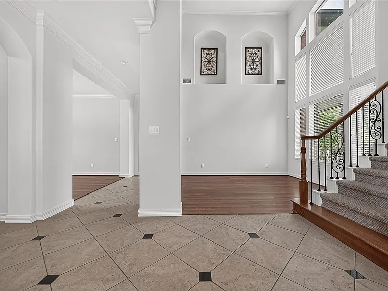 8602 Two Sisters Ct — Photo 6