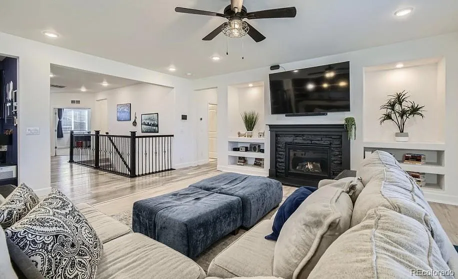 3 bed, 2.0 bath, 2186 sqft, $3,300 — Photo 3