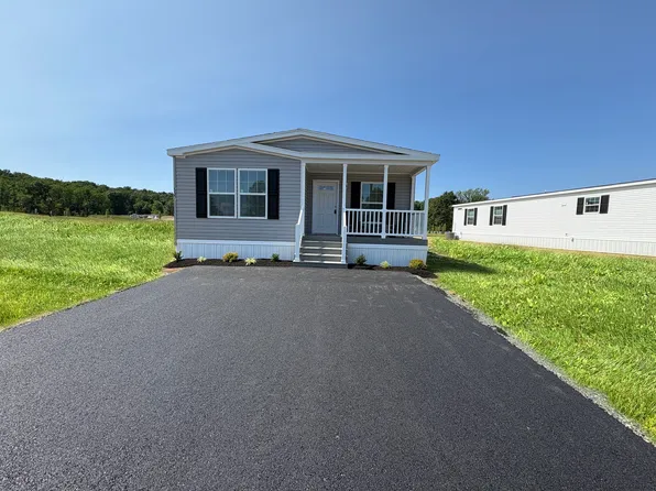 537 Barrington Rd, Macungie, PA 18062