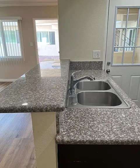 1530 E Broadway #106 — Photo 3