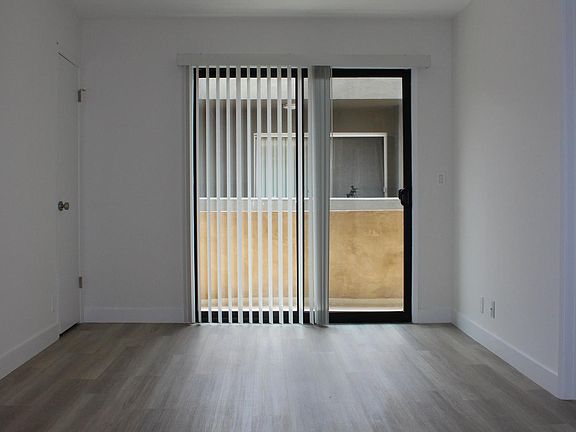 2nd image of 1252 Granville Ave APT 7
