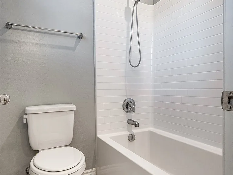 12321 Silvana St — Photo 44
