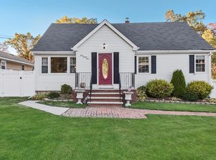 394 Valley View Ave, Paramus, NJ 07652