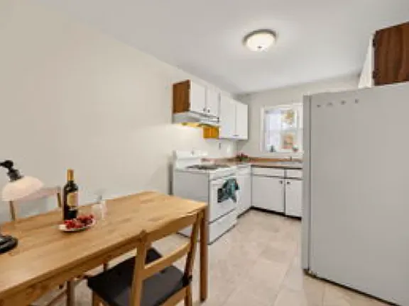 Kitchen again, with table and chairs.