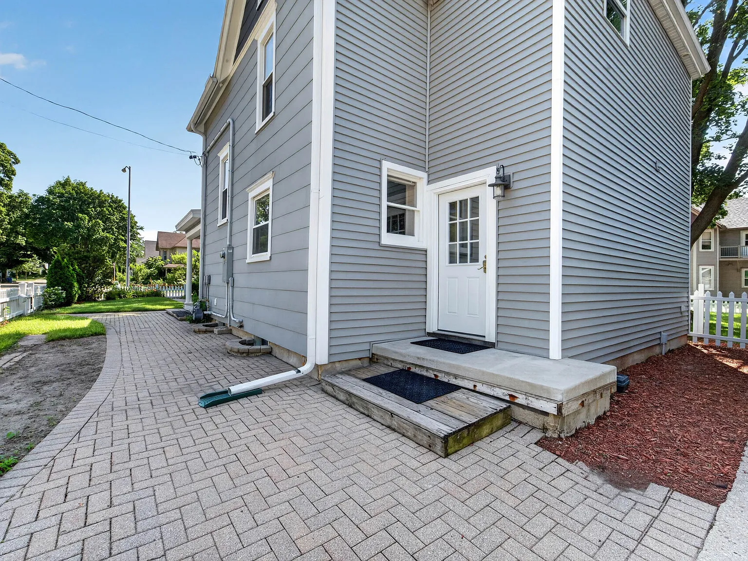 2 bed, 1100 sqft, $2,500 — Photo 4