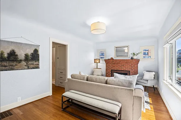 3 bed, 1400 sqft, $4,200 — Photo 3