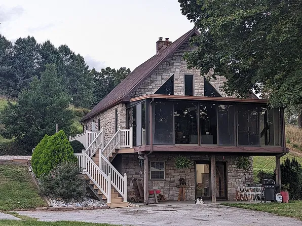 2657 Kessler Ln, Spring Grove, PA 17362