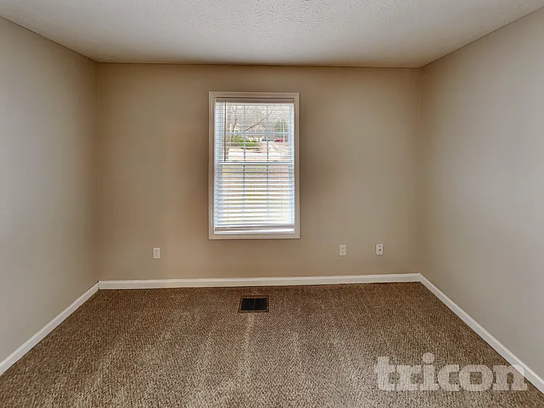 66 Justin Dr — Photo 10
