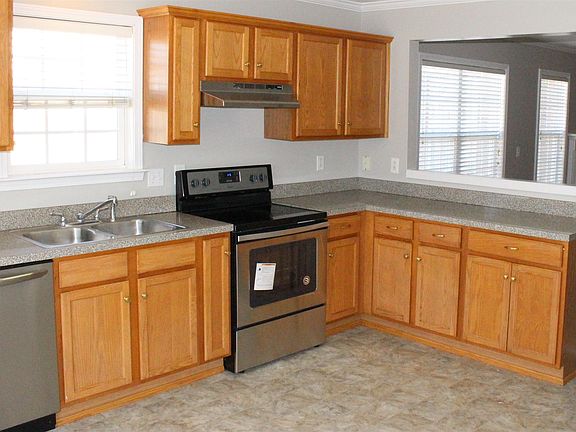 5th image of 446 Village Green Cir