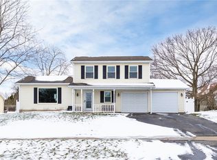 27 Parnell Dr, Churchville, NY 14428