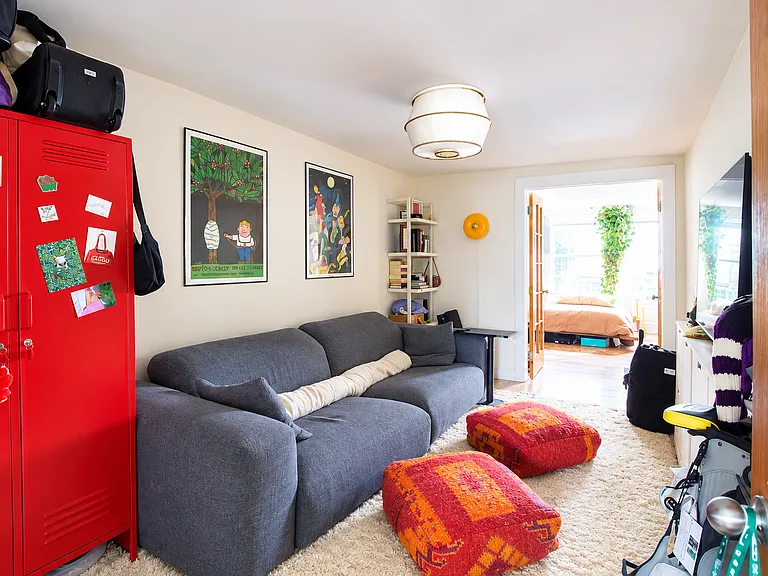 303 E 10th St #10 — Photo 2