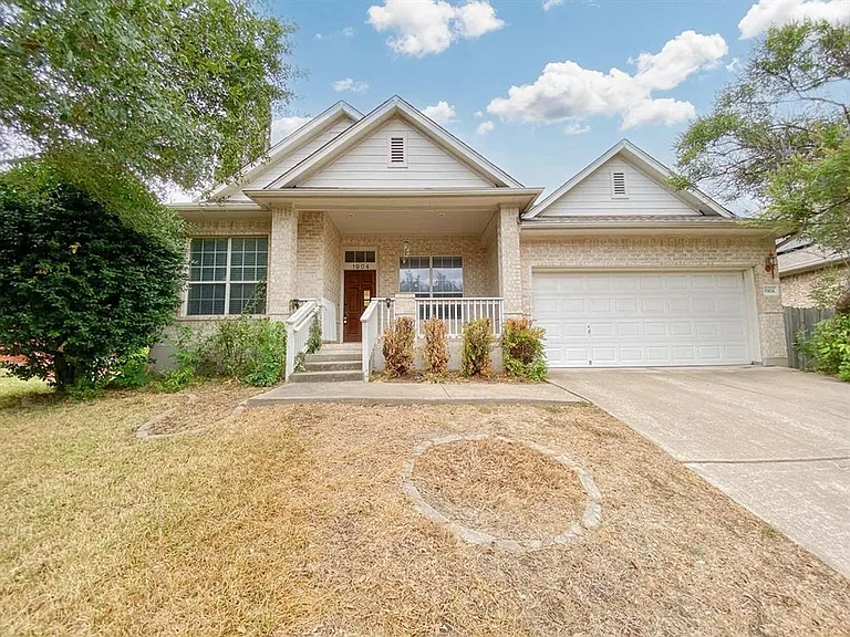 1904 Maize Bend Dr — Photo 1