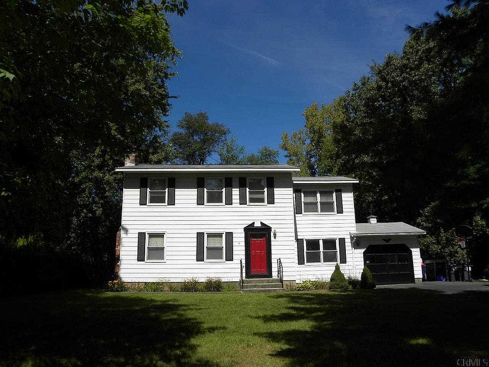 1st image of 8 Cherry Ln