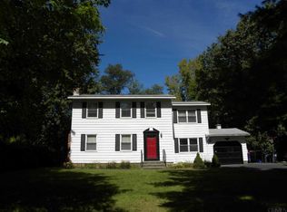 8 Cherry Ln, Clifton Park, NY 12065