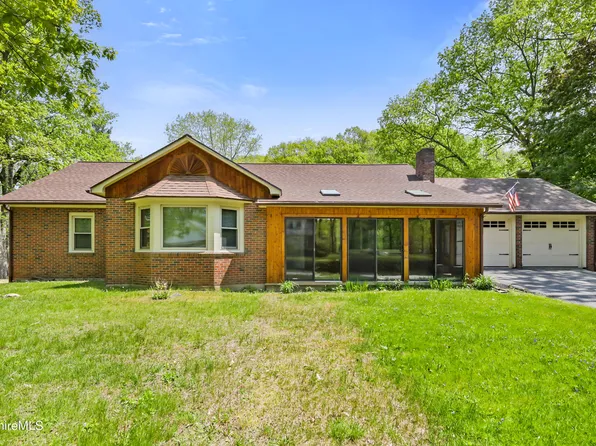 28 Oak St, West Stockbridge, MA 01266