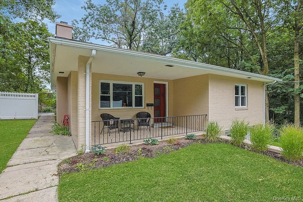 3 bed, 2.0 bath, 1715 sqft, $6,000 — Photo 1