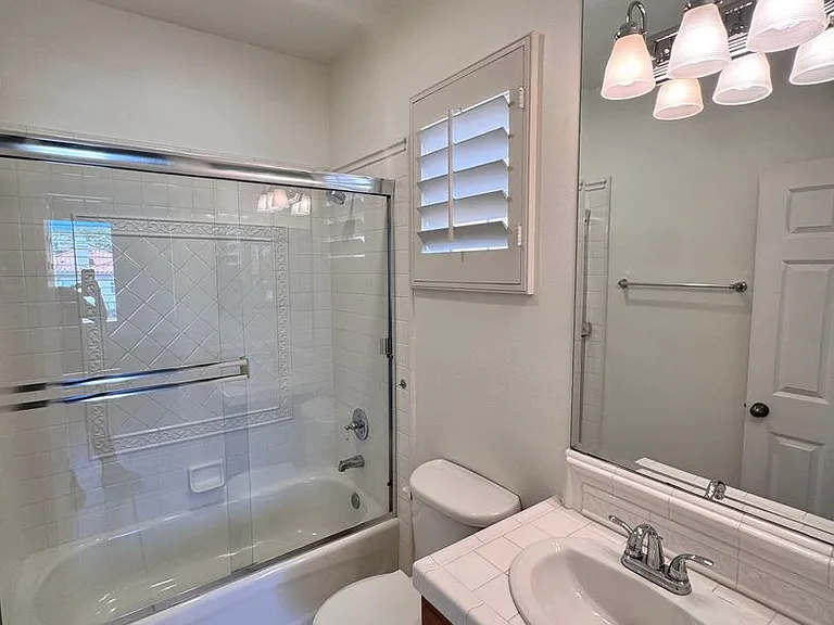 326 Manila Ave — Photo 30