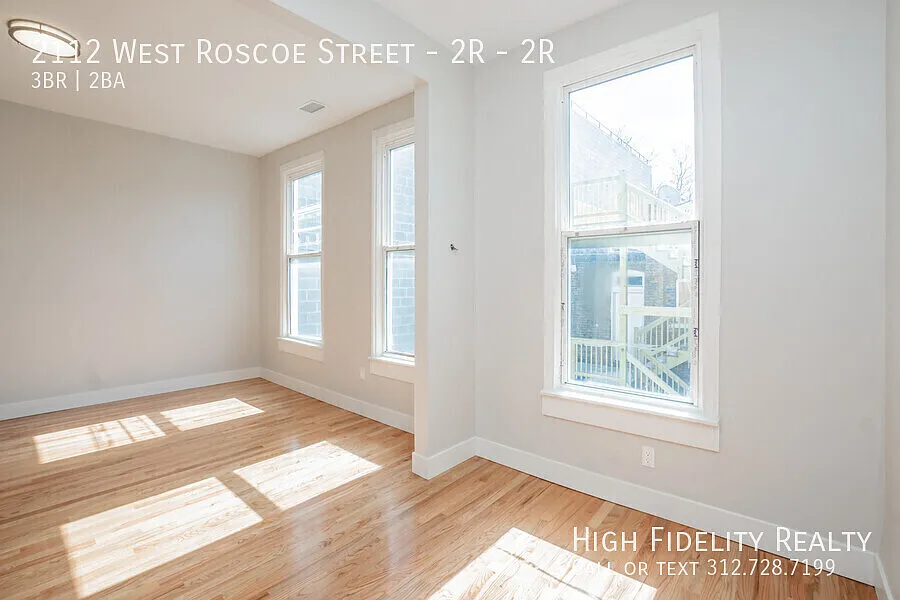 Building Photo - 2112 W Roscoe St #2R