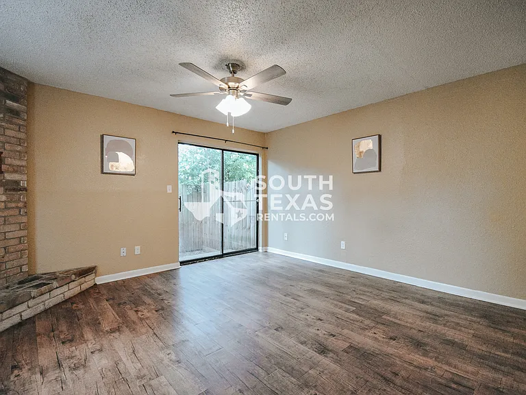 805 E Hiller St #B — Photo 8