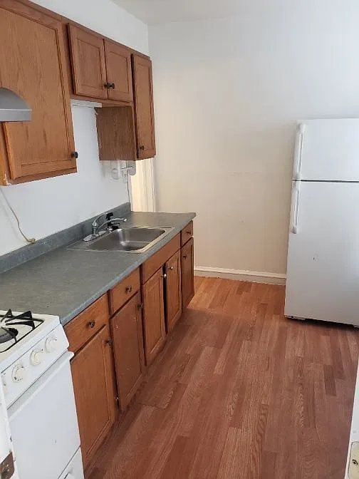 Studio, 1.0 bath, $745 — Photo 3