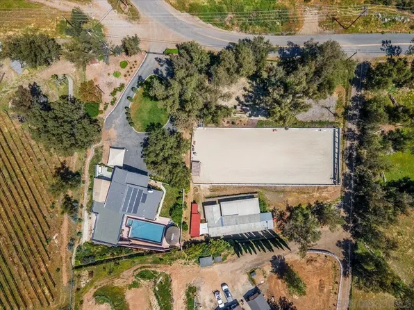 2573 Kauana Loa Dr, Escondido, CA 92029