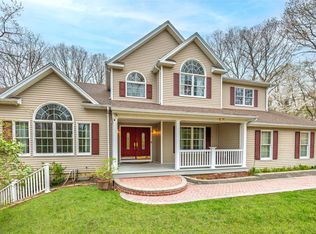 615 Pulaski Rd, Kings Park, NY 11754