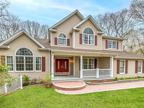 615 Pulaski Road, Kings Park, NY 11754