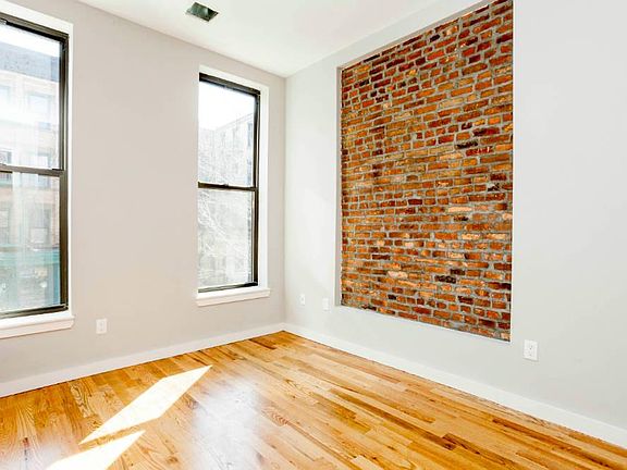 4th image of 310 Tompkins Ave APT 1