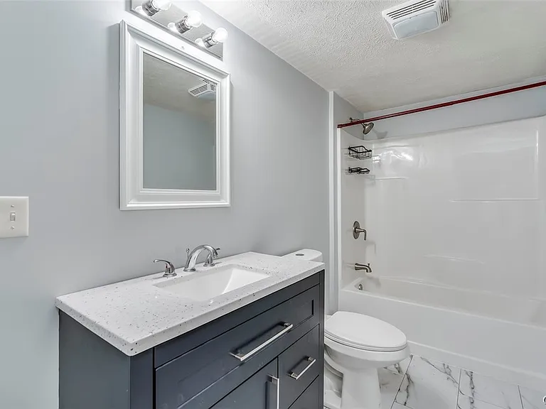 544 S Mechanic St — Photo 9