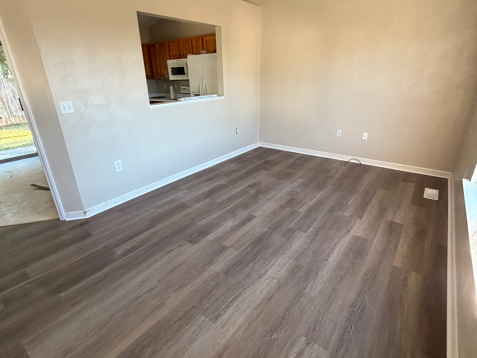 3 bed, 2.5 bath, 1840 sqft, $2,017 — Photo 3