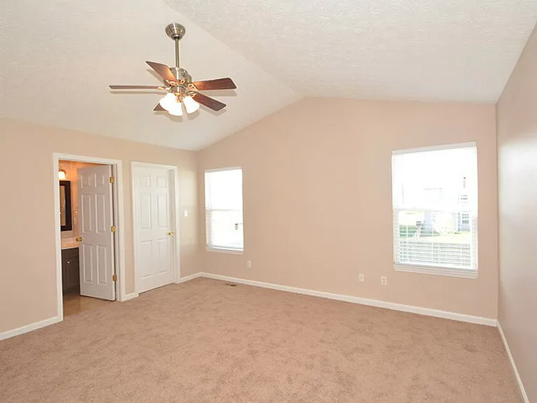 6917 Tree Top Ln — Photo 17