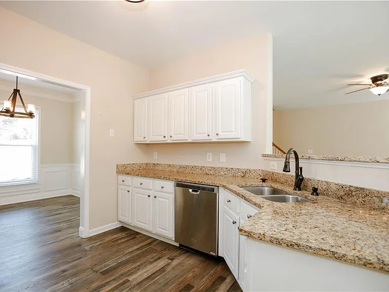1005 Landover Xing — Photo 10