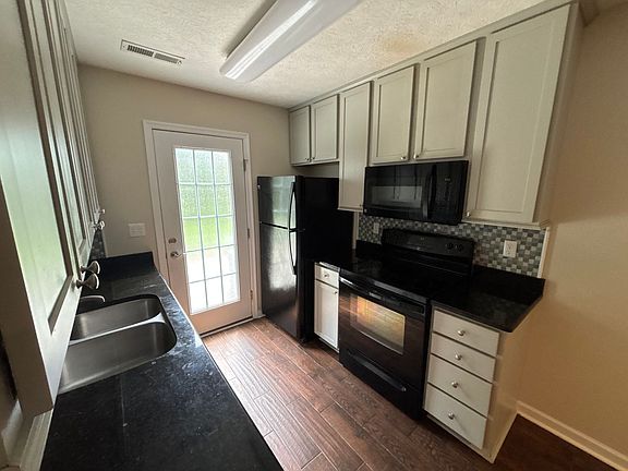 2nd image of 50 Gloucester Dr