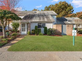 816 Williamsburg Cir, Warwick, RI 02886