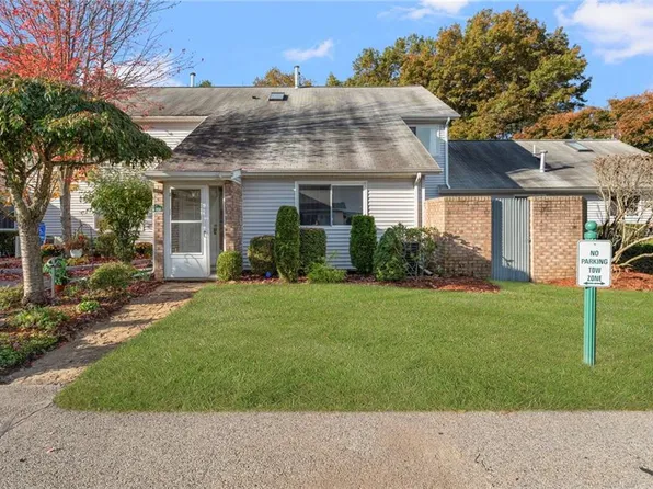 816 Williamsburg Cir, Warwick, RI 02886