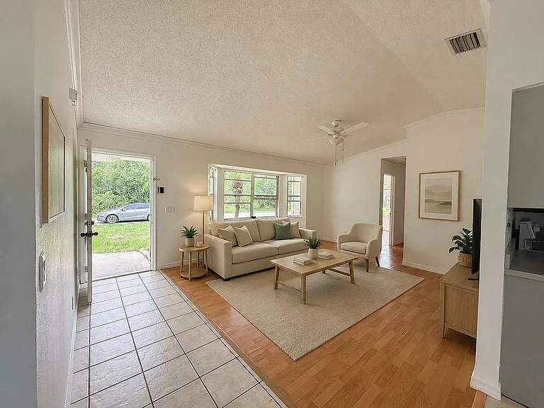 11028 Corrigan Ave — Photo 9