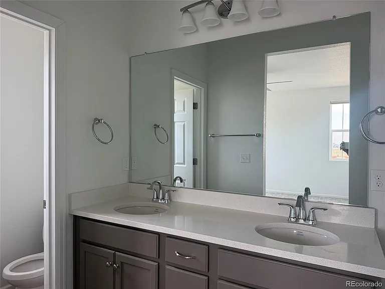 587 S Richfield St — Photo 18