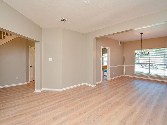 5th image of 214 W New Meadows Dr