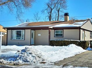 61 Birch St, Carpentersville, IL