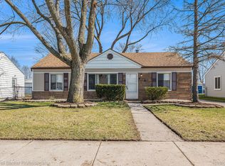 26214 Arlington St, Roseville, MI 48066