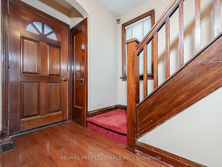 111 Keele St — Photo 13