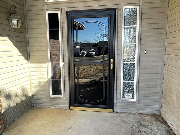 4th image of 866 Harrison St