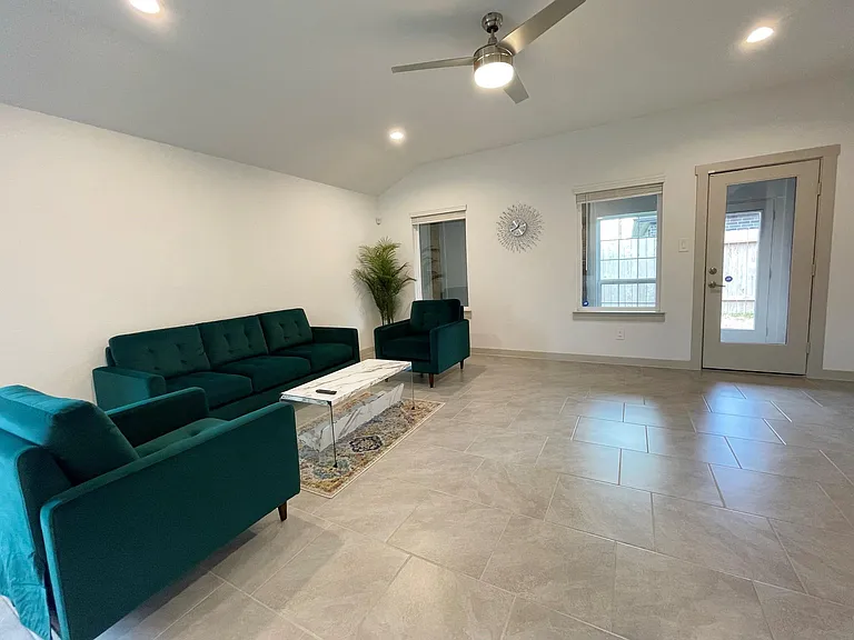 3902 Itzle Island Ct — Photo 9