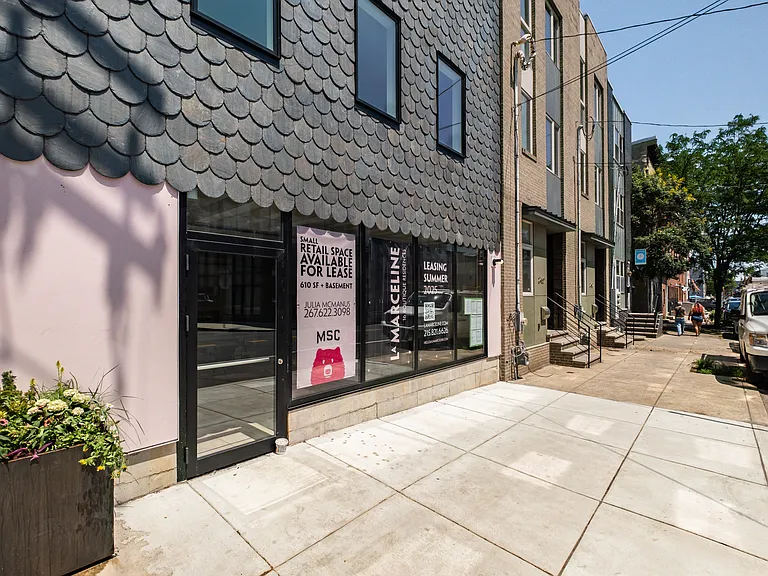 2456 Frankford Ave — Photo 13