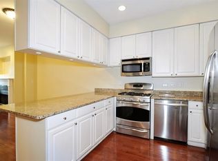 916 W Grace St, Chicago, IL 60613
