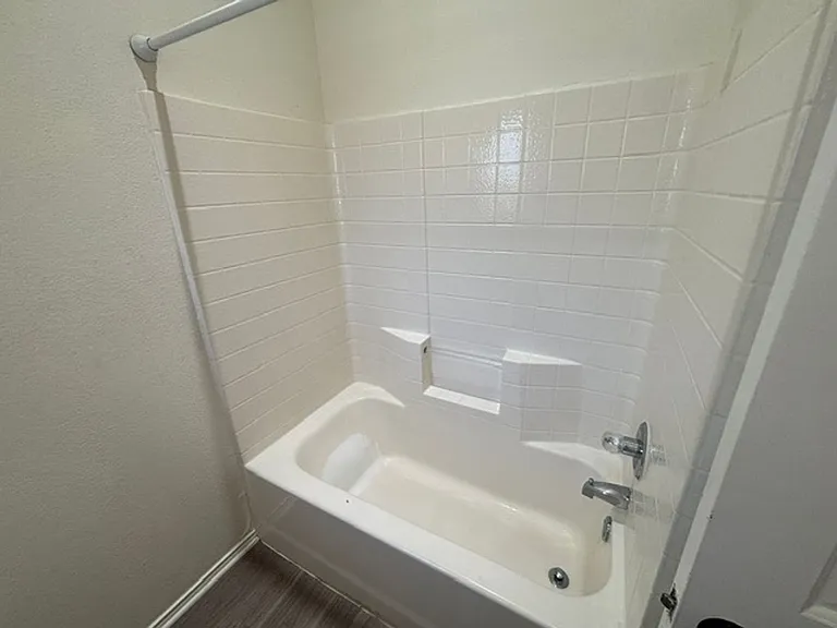 517 Meadowcrest Dr — Photo 18