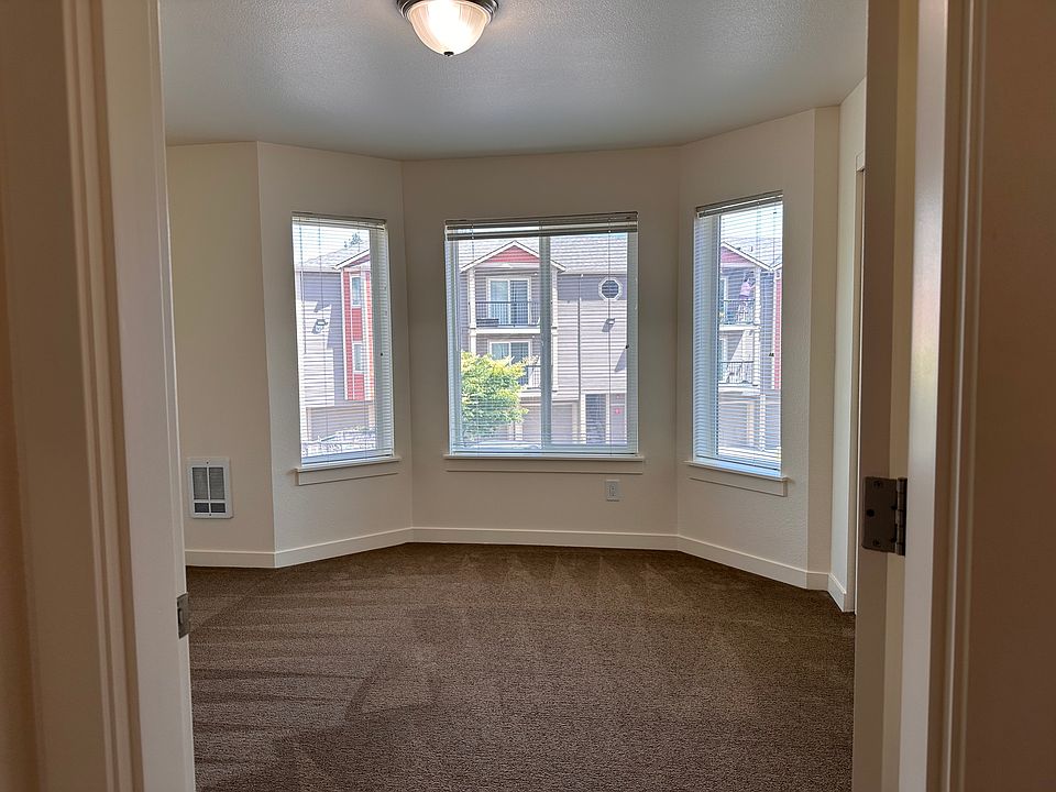 1x1 Bedroom Entrance