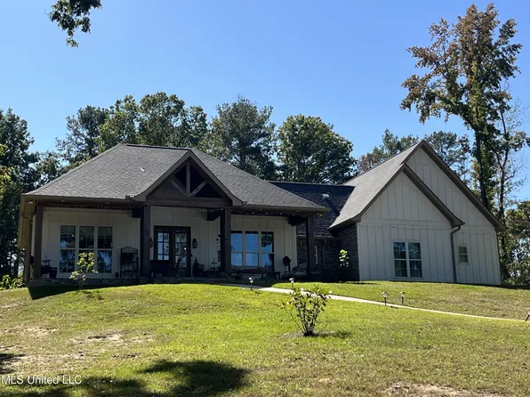 111 Roberts Ln, Florence, MS 39073