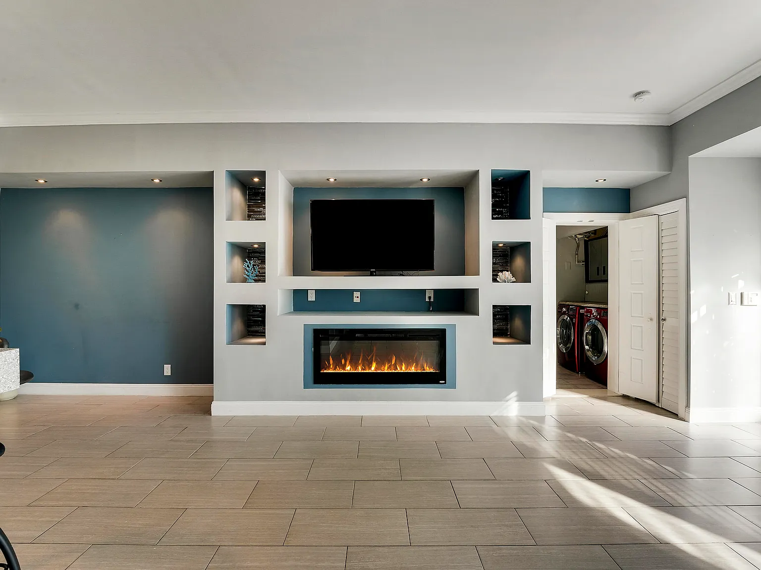 2 bed, 1.0 bath, 1600 sqft, $5,449 — Photo 2