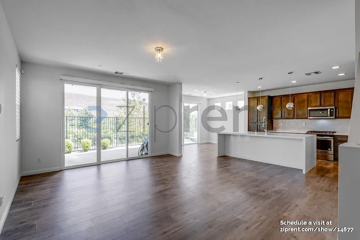 3 bed, 2.5 bath, 2032 sqft, $3,325 — Photo 2